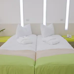 rezervați aici